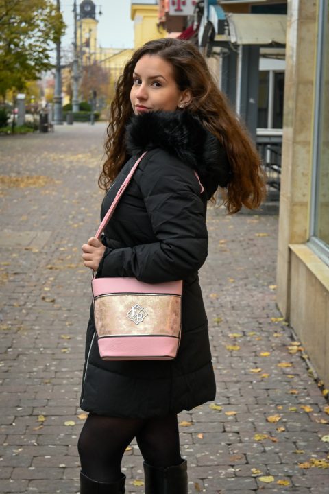 Raina oldaltáska