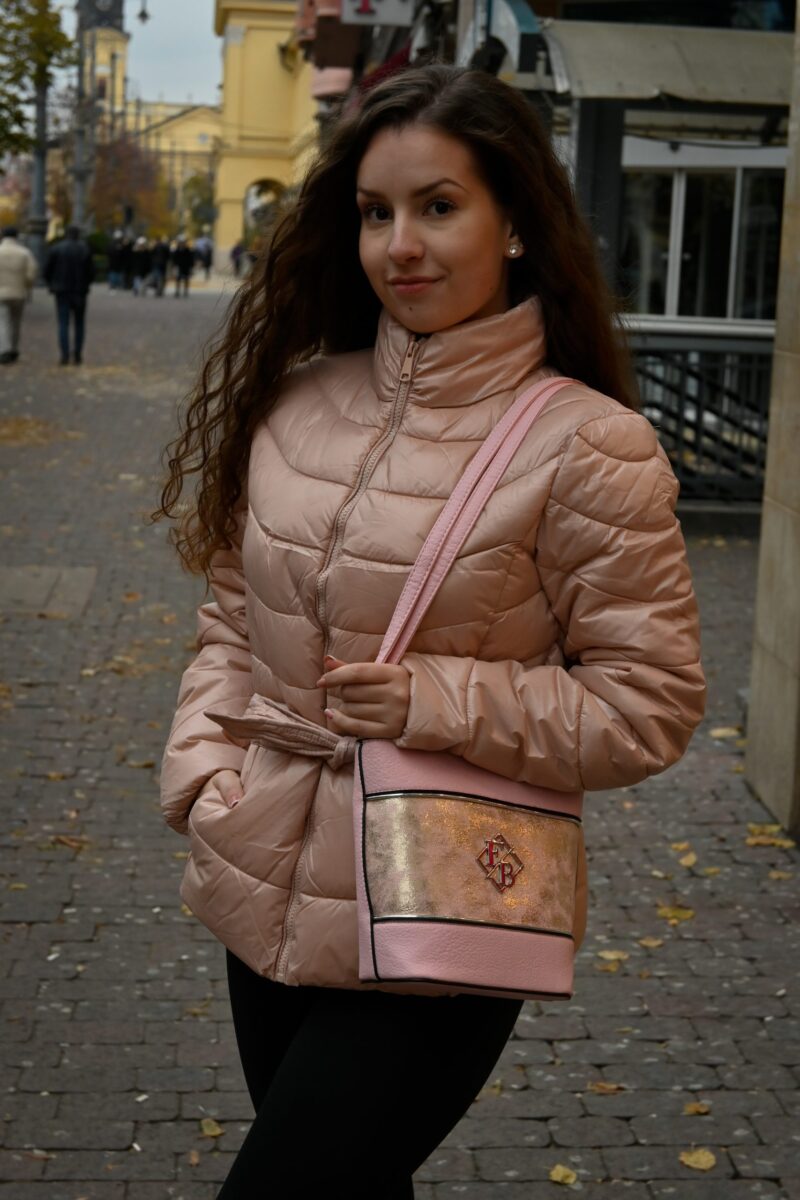 Raina oldaltáska