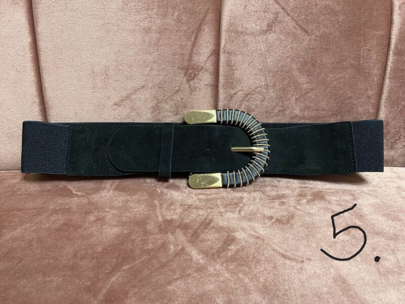 Különleges övek Különleges övek csillogó fekete színű egyedi övek