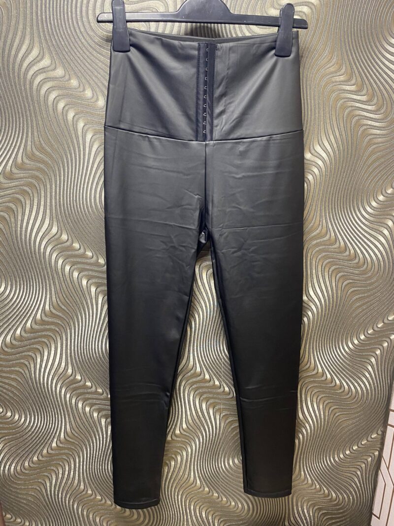 Fűzős derekú bőr legging