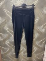 Lézervágott selymes leggings
