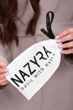 liu nazyra fejpánt fekete ezüst logóval