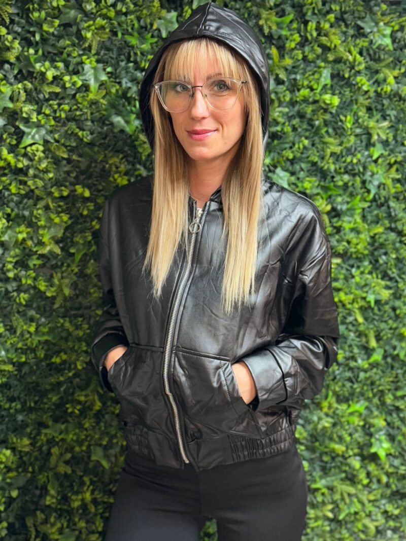 műbőr rövid bélelt cipzáros fekete kabát